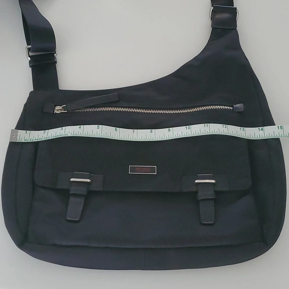 Tumi Pucket E/W Flap Crossbody Messenger Bag in Black/Silver/Leather…